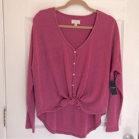 Lucky Brand Tops - 🆕 NWT Lucky Brand Thermal bottom-tie hi low top. Size Medium.